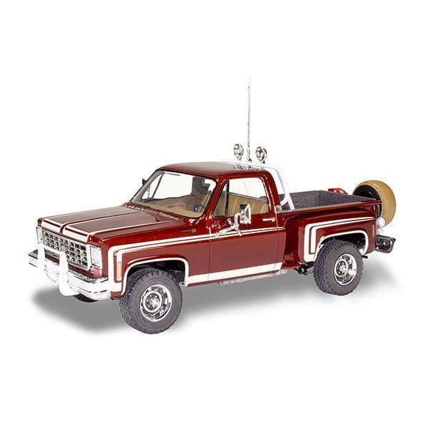 1976 CHEVY SPORT STEP SIDE 4X4 Model Kit by Revell