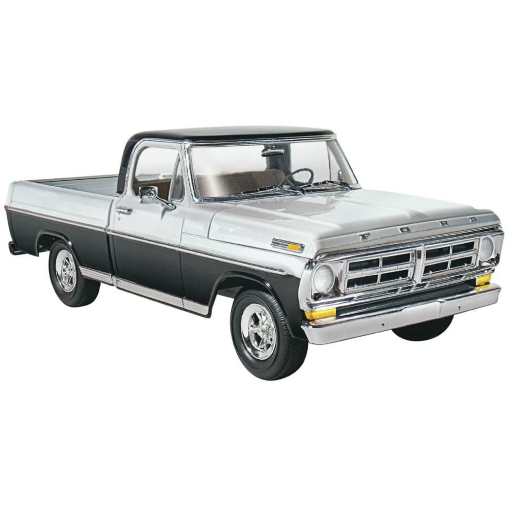1972 Ford Sport Custom Model Kit by Moebius