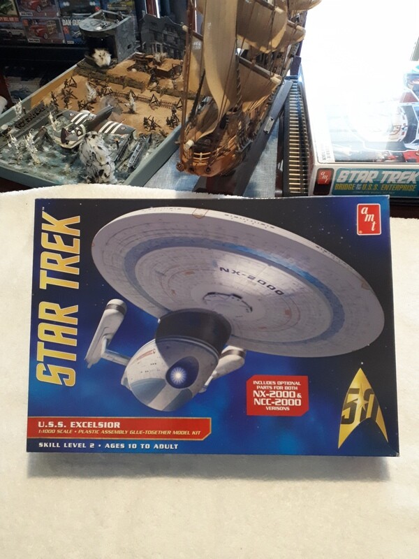 STAR TREK U.S.S. EXCELSIOR MODEL KIT