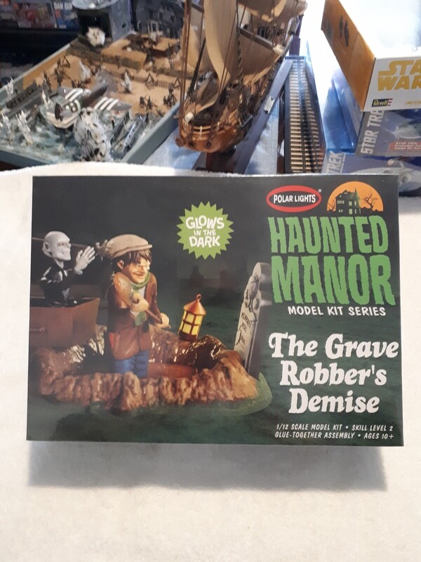 THE GRAVE ROBBER'S DEMISE MODEL KIT