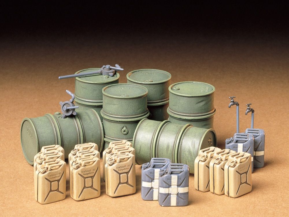 TAMIYA GERMAN FUEL DRUM SET MILITARY MINIATURE MODEL KIT 1/35