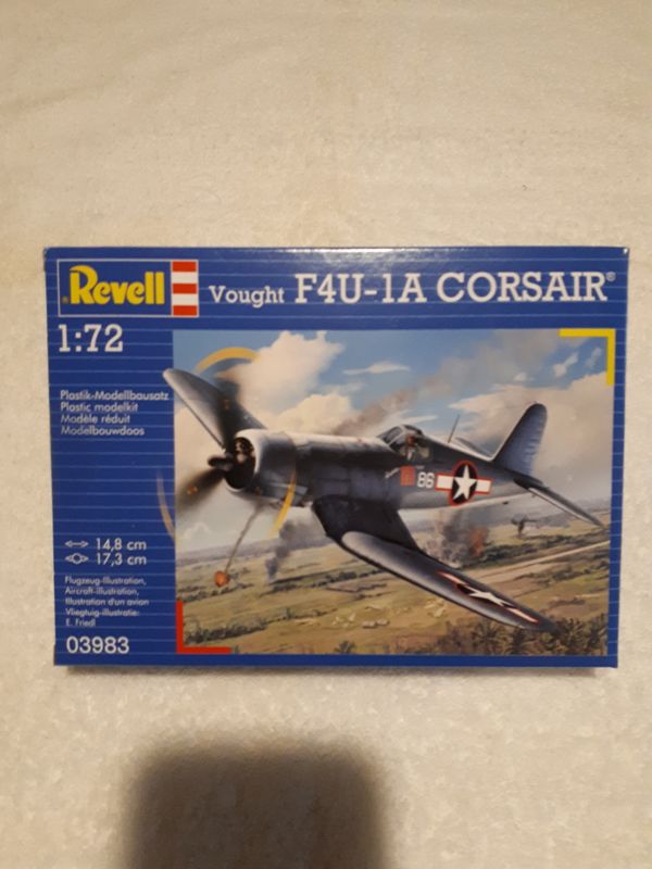 VOUGHT F4U-1A CORSAIR Model Airplane Kit