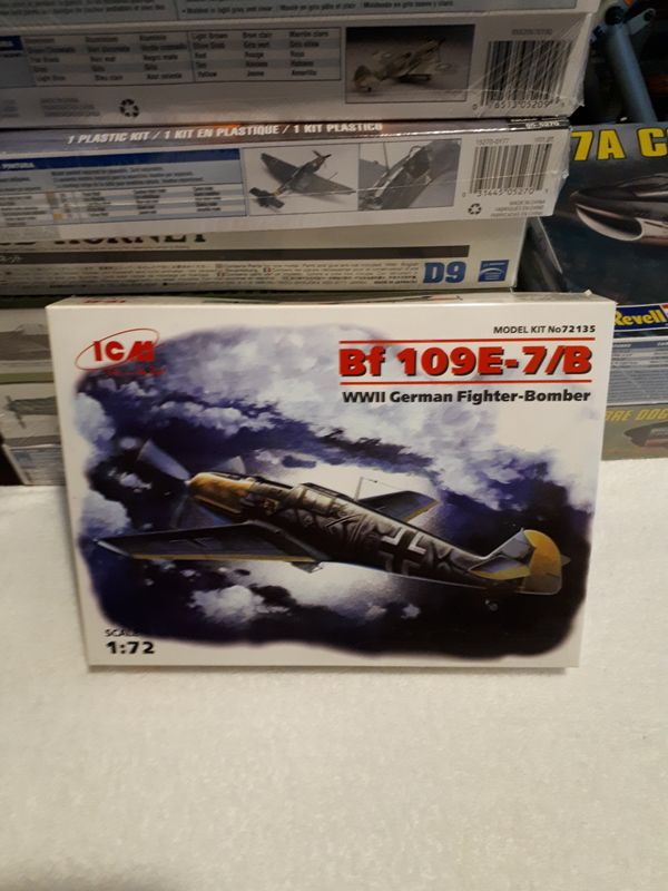 ICM BF 109E-7/B Model Airplane Kit