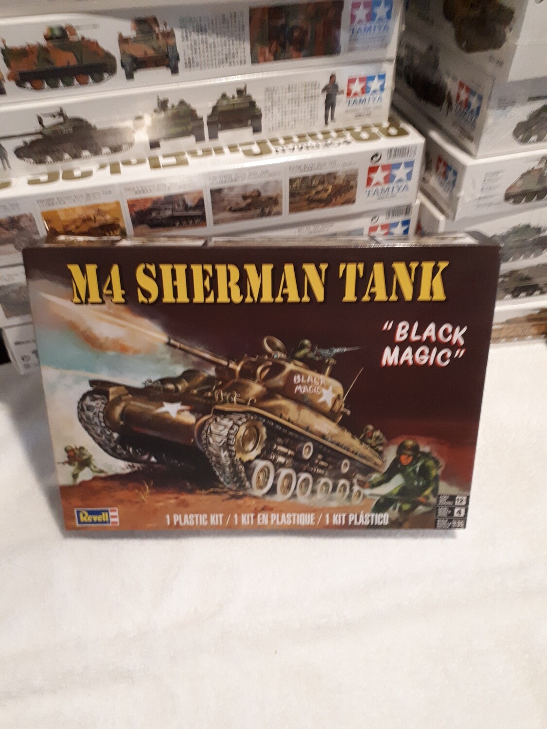 REVELL M4 SHERMAN TANK "BLACK MAGIC" Military Model Kit