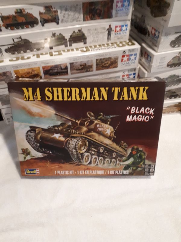REVELL M4 SHERMAN TANK "BLACK MAGIC" Military Model Kit