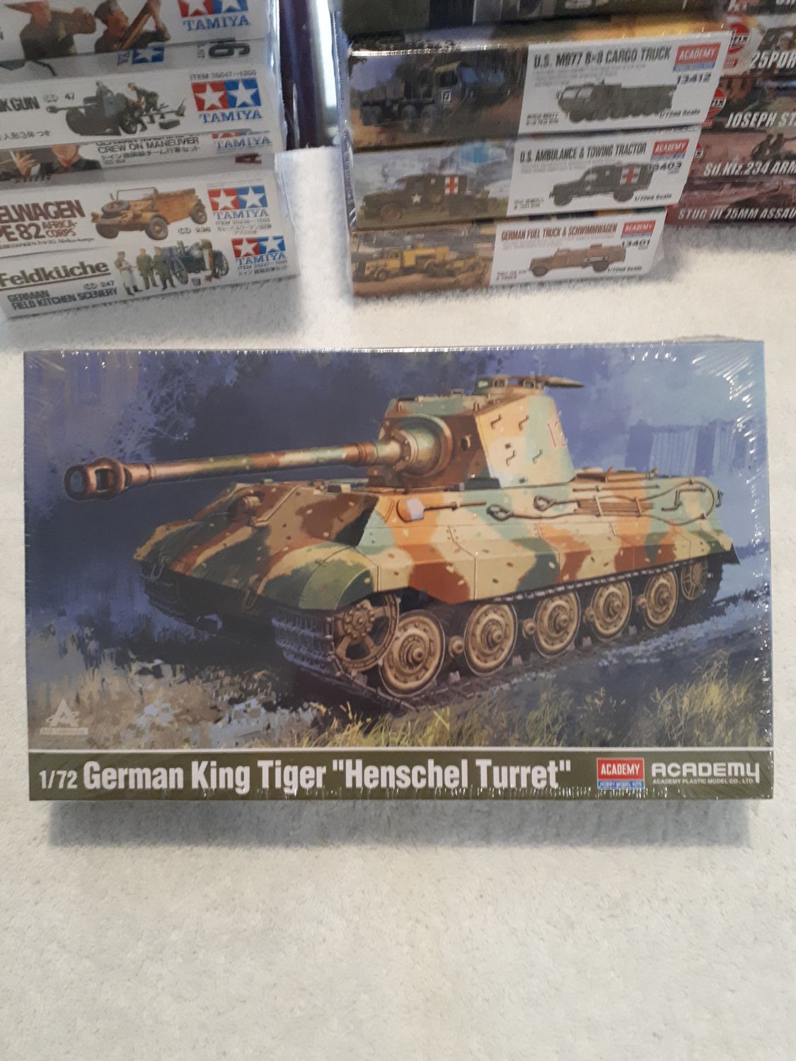 German King Tiger Tank "Henschel Turret" Military  Model Kit by Academy