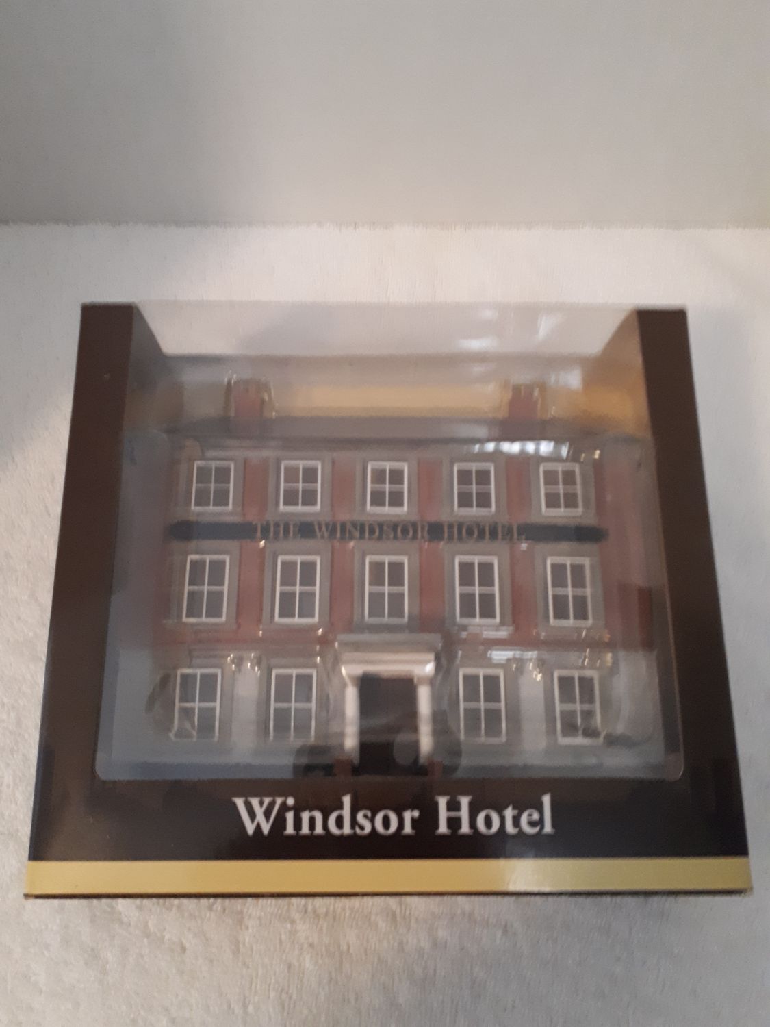 HO Scale Windsor Hotel by Bachmann