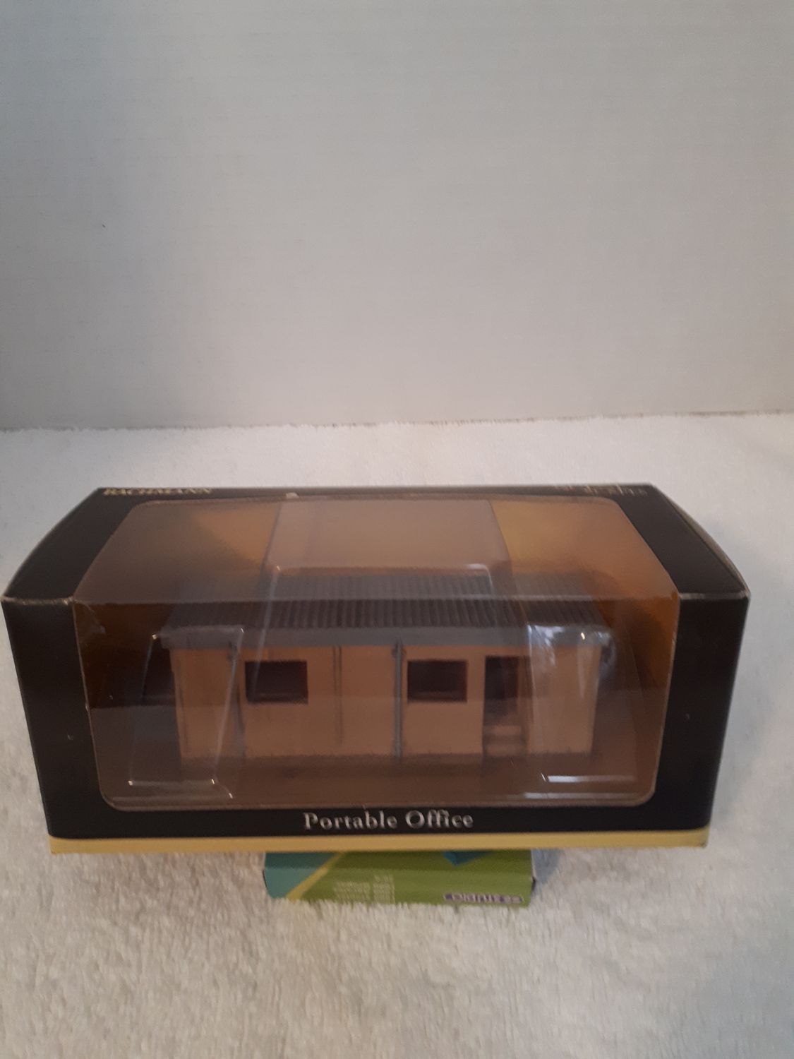 HO Scale Portable Office by Bachmann