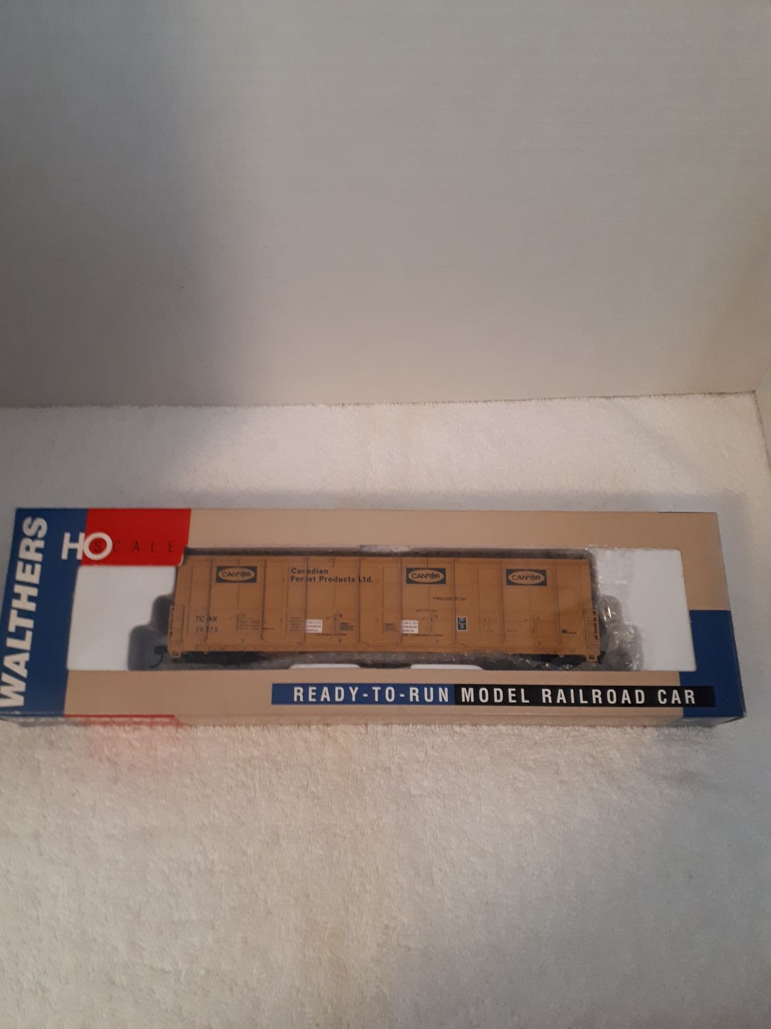 HO Scale Thrall Door Box Car "Canfor #20073