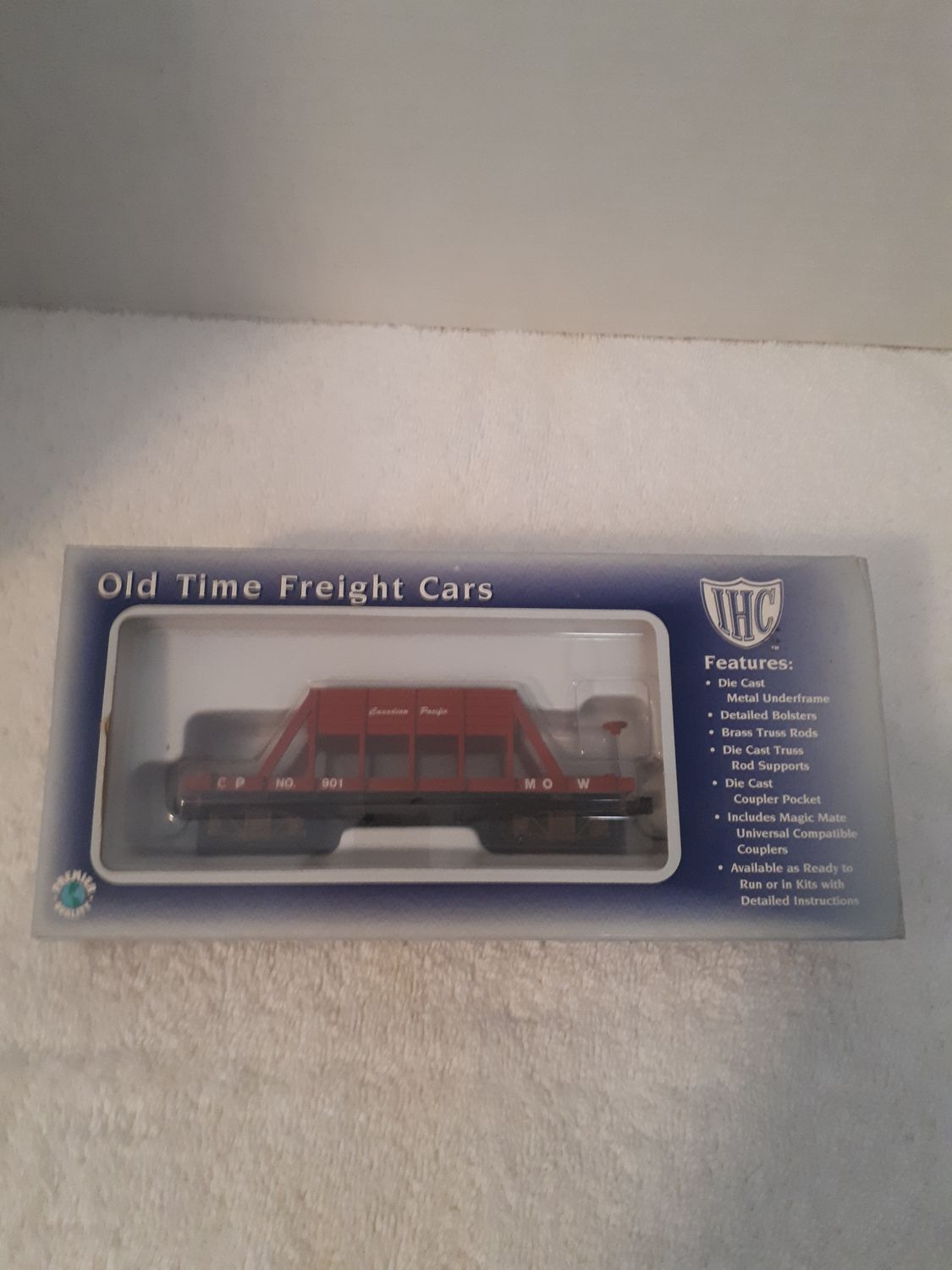 HO Scale Rail &amp; Tie Car "Canadian Pacific" #901