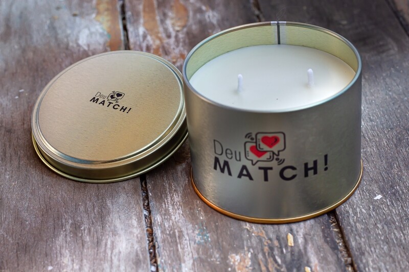 Vela Aromática na Lata - Deu Match! Vela Aromática na Lata - Deu Match!