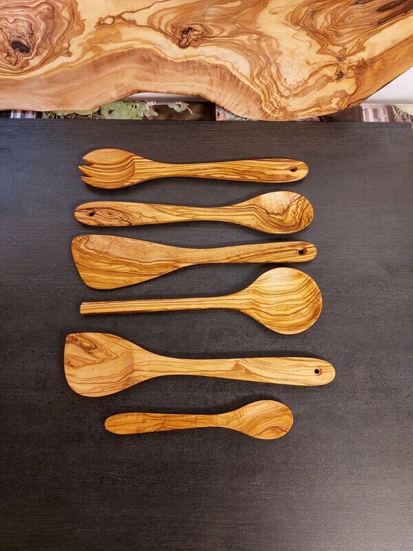 Küchenhelfer Set 6 tlg. aus Olivenholz Salatbesteck Pfannewender Kochlöffel Servierlöffel Probierlöffel Küchenutensilien Holz Küchenhelfer Set 6 tlg. aus Olivenholz Salatbesteck Pfannewender Kochlöffel Servierlöffel Probierlöffel Küchenutensilien Holz