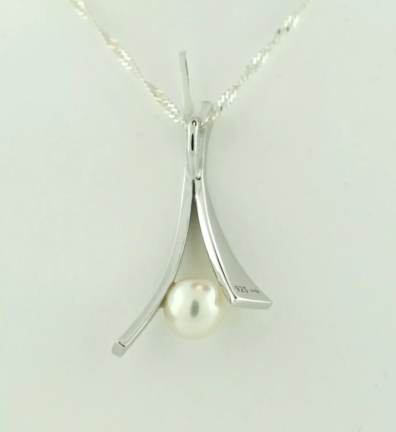 Joryel Vera Sterling Silver Pearl Pendant