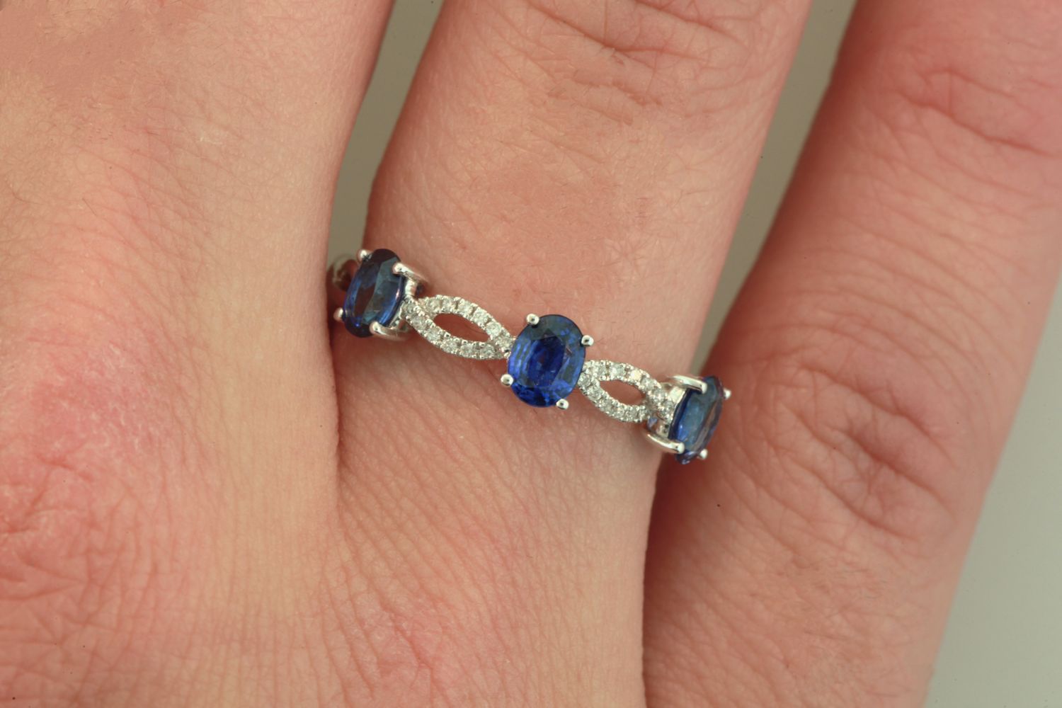 Diamond and Blue Sapphire Fashion ring