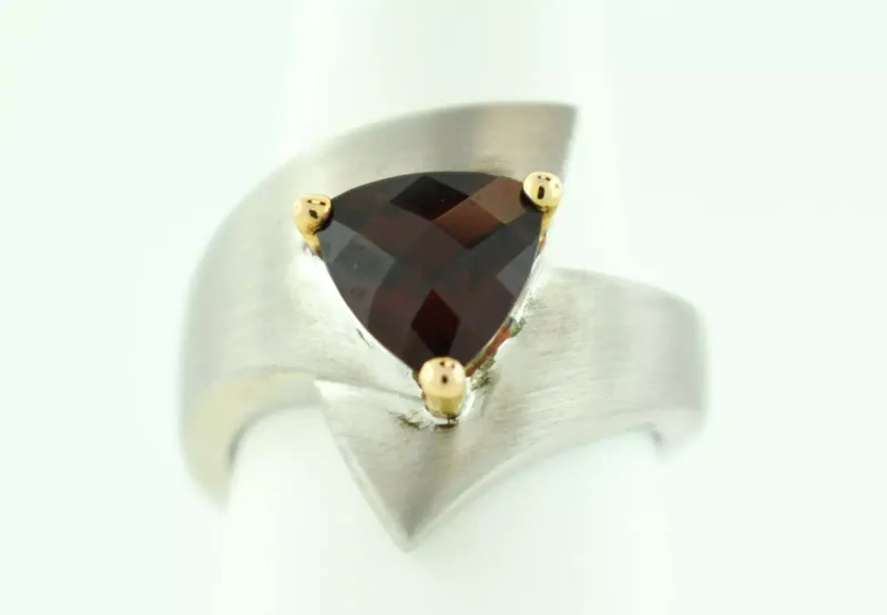 joryel Vera Premium Quality Designer Sterling Silver Garnet Ring