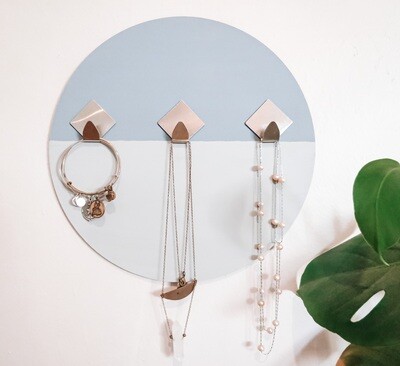 DANGLE BOX