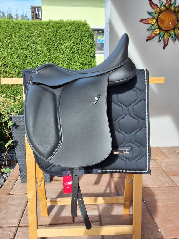 Wintec 500 Dressur 18 Zoll Abverkauf