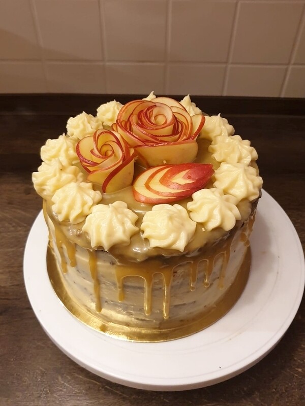 Apfel-Haselnuss-Torte mit Salzkaramell Apfel-Haselnuss-Torte mit Salzkaramell
