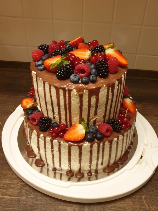 Doppelstöckige Torte Doppelstöckige Torte