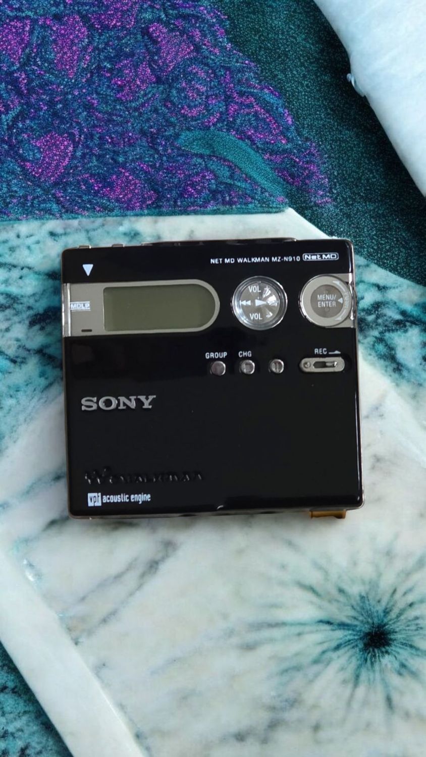 Recoloured Black Sony MZ-N910