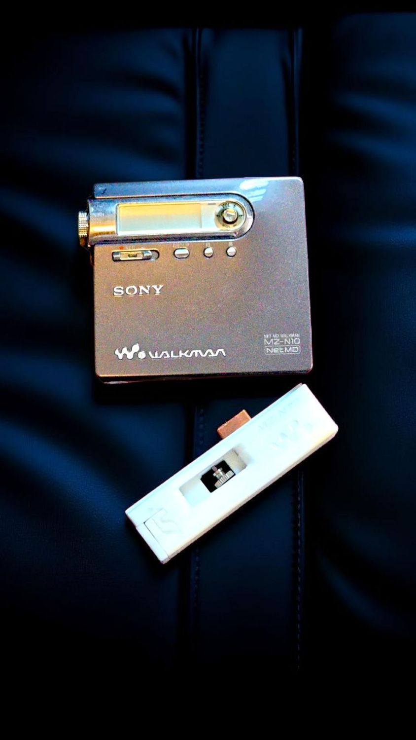 Sony MZ-N10 Dock Adapter with Built in Rechargeable Battery