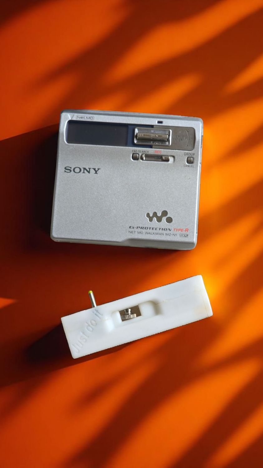 Sony Mz-N1 Dock Adapter with Built in Rechargeable Battery