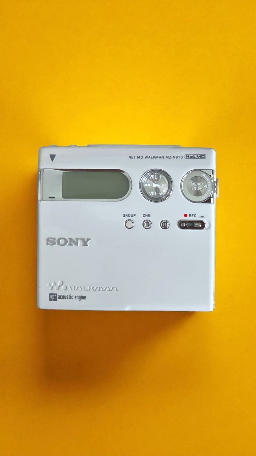 Recoloured White Sony MZ-N910