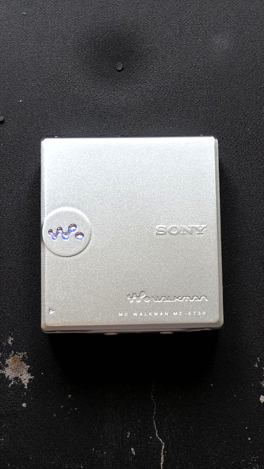Recoloured Sony Glossy Silver MZ-E730