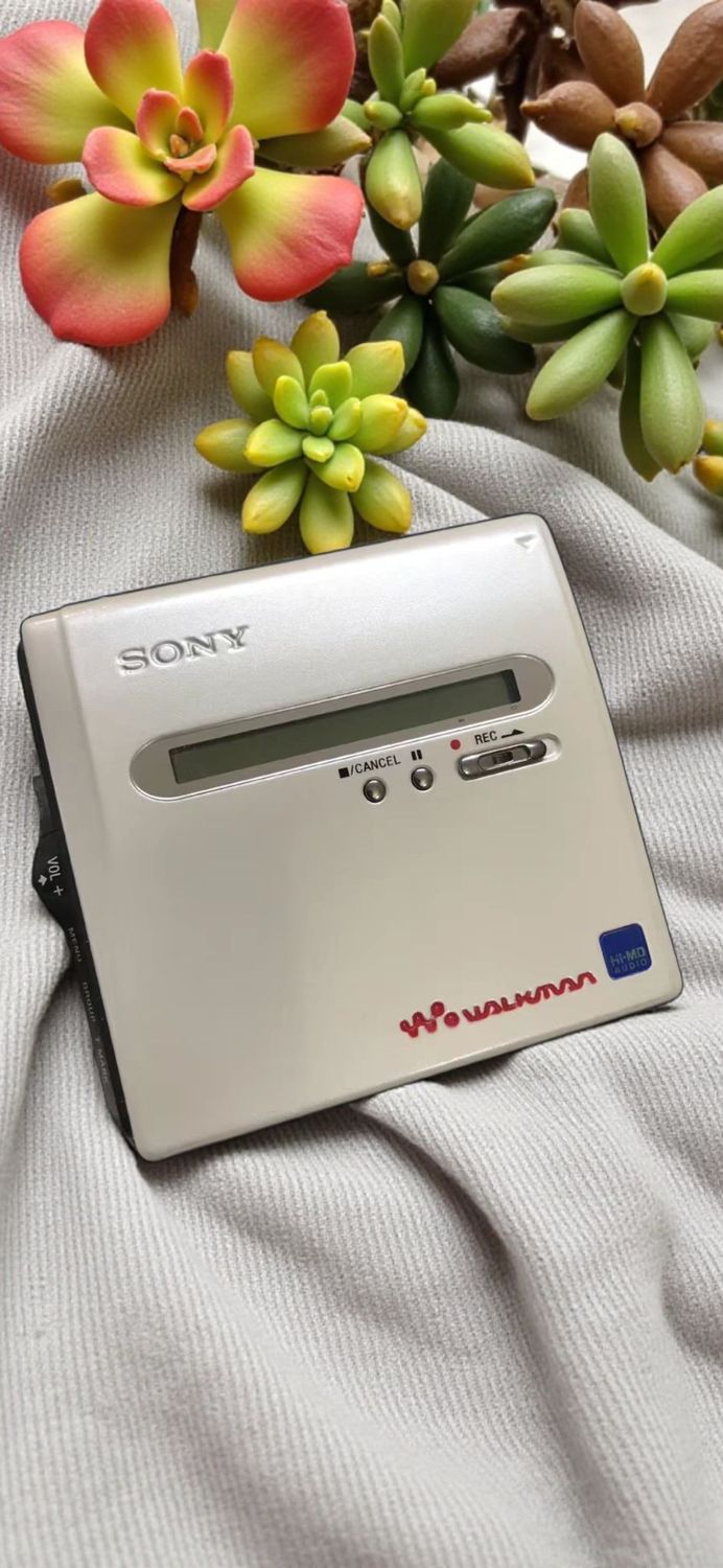 Recoloured Sony Pearl White MZ-NH1