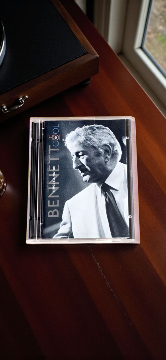 Tony Bennett - Hot +  Cold