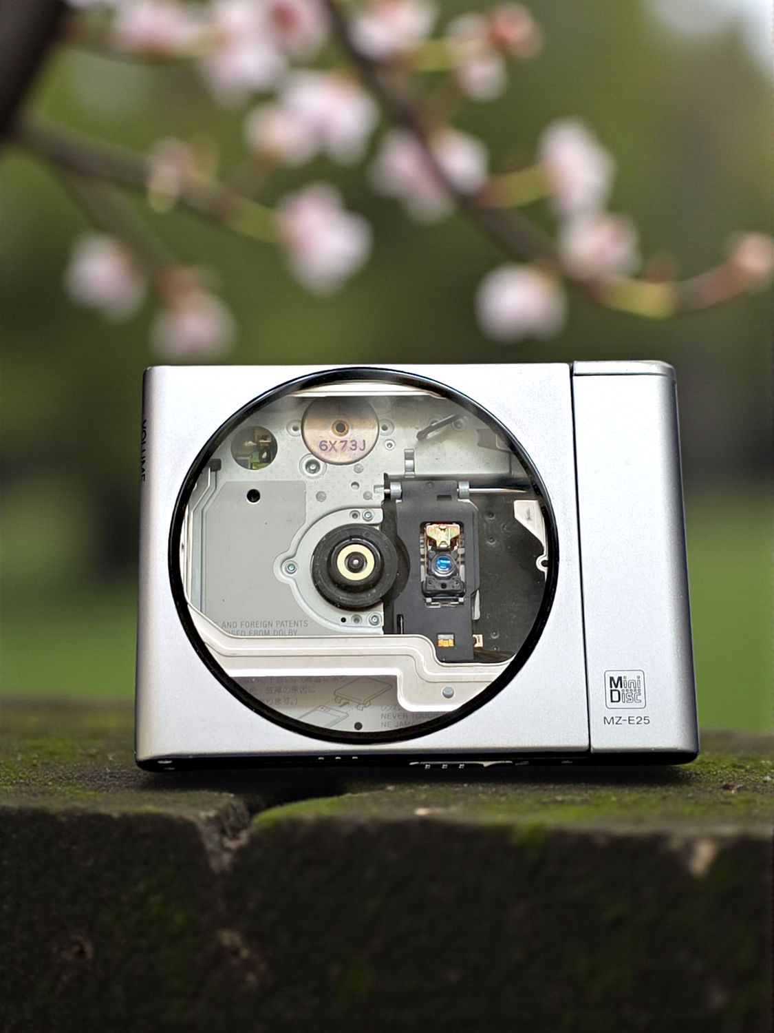 Sony MZ-E25 with circular Clear Front Window