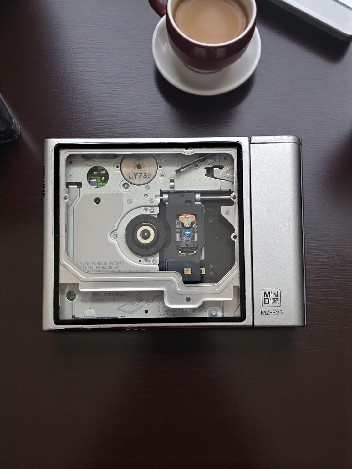 Sony MZ-E25 with Retangular Clear Front Window