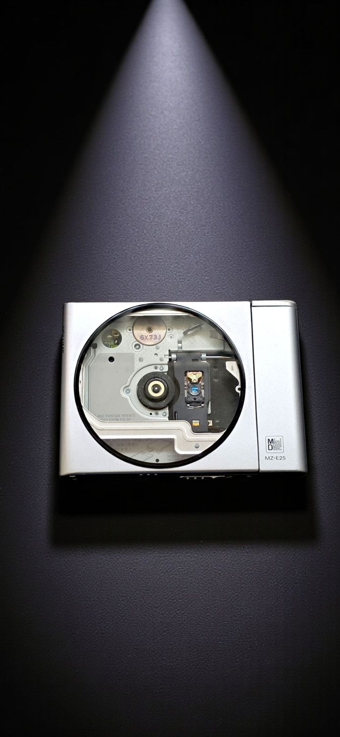 Sony MZ-E25 with circular Clear Front Window