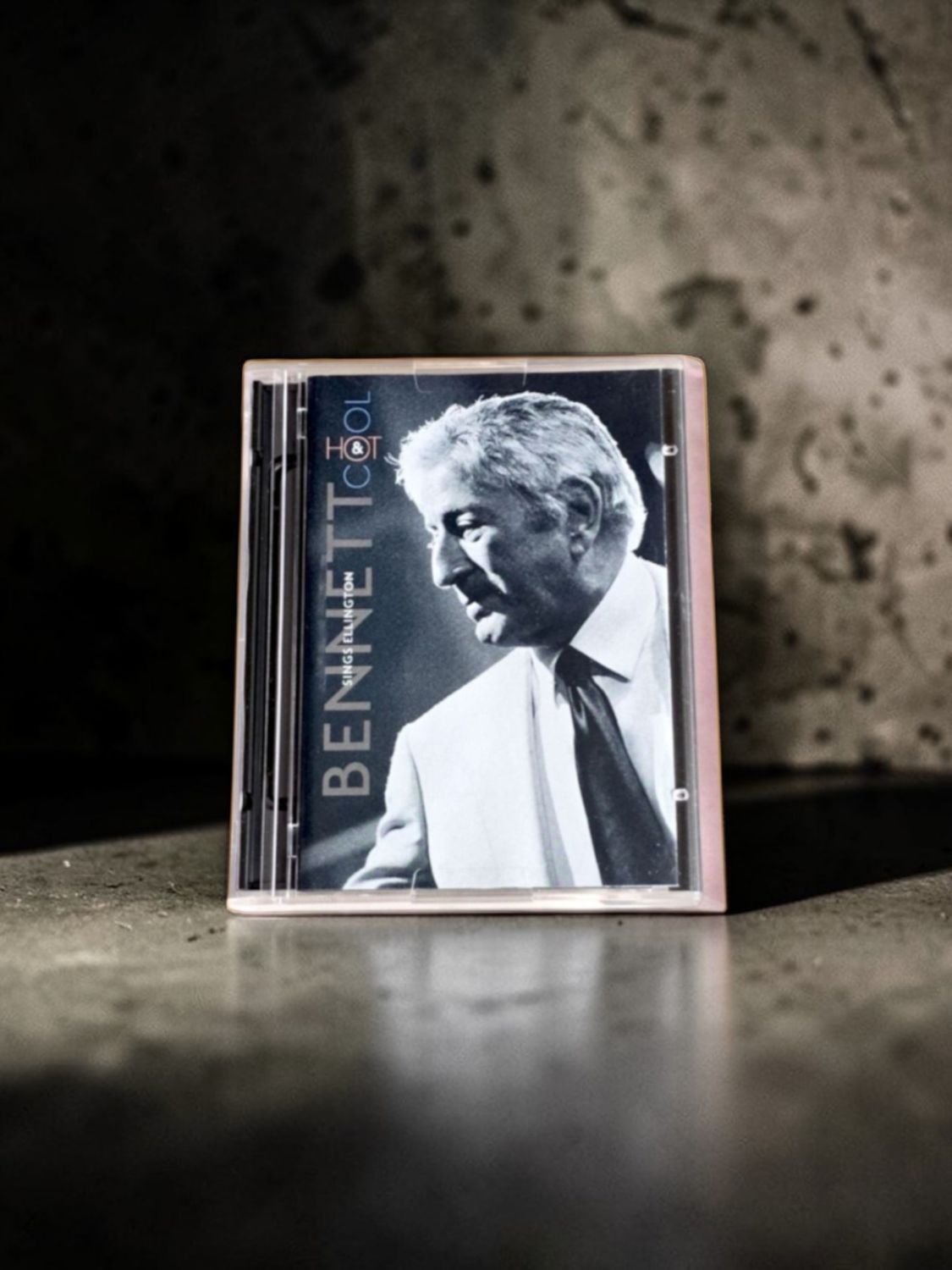 Tony Bennett - Hot +  Cold