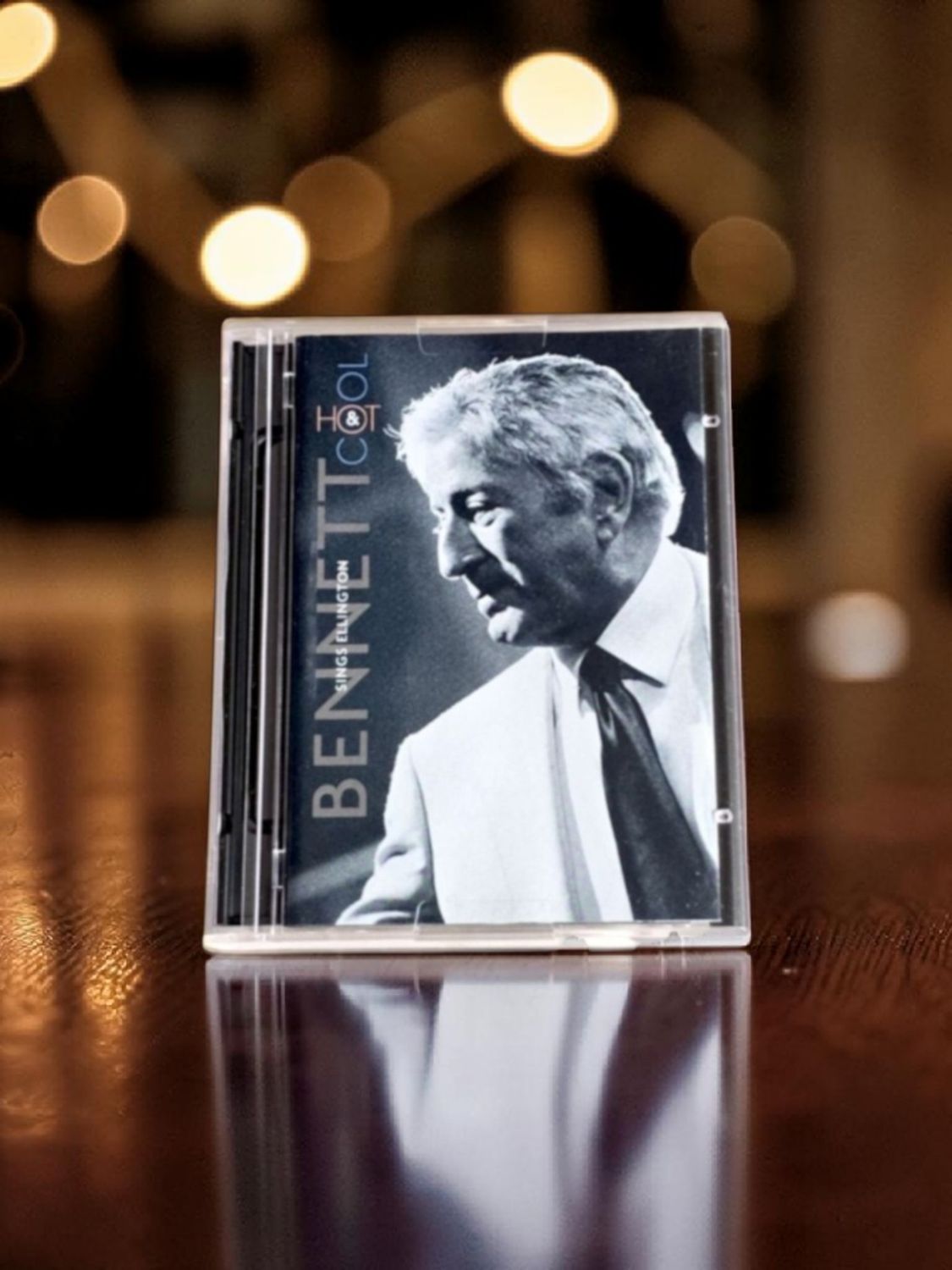Tony Bennett - Hot +  Cold