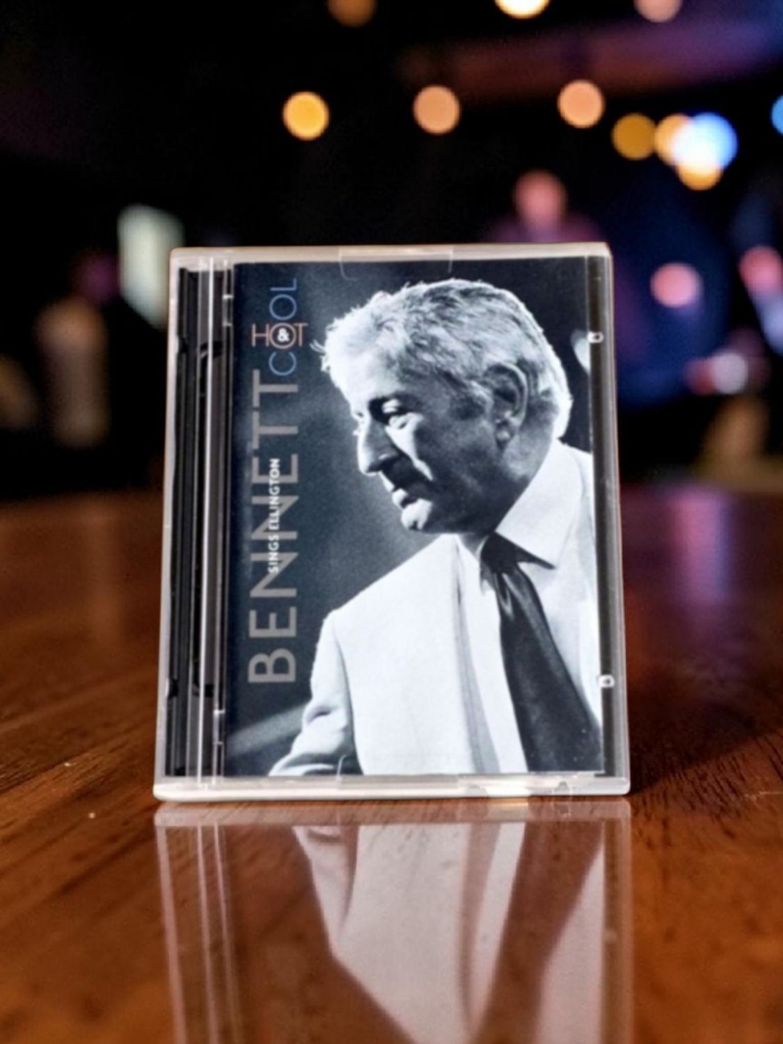 Tony Bennett - Hot +  Cold