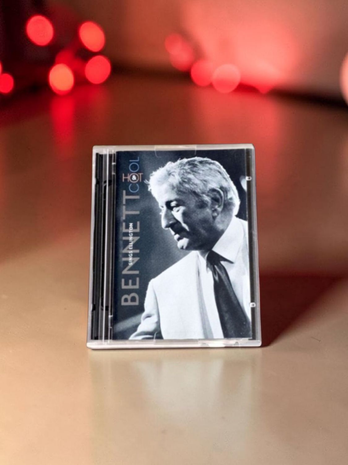 Tony Bennett - Hot +  Cold