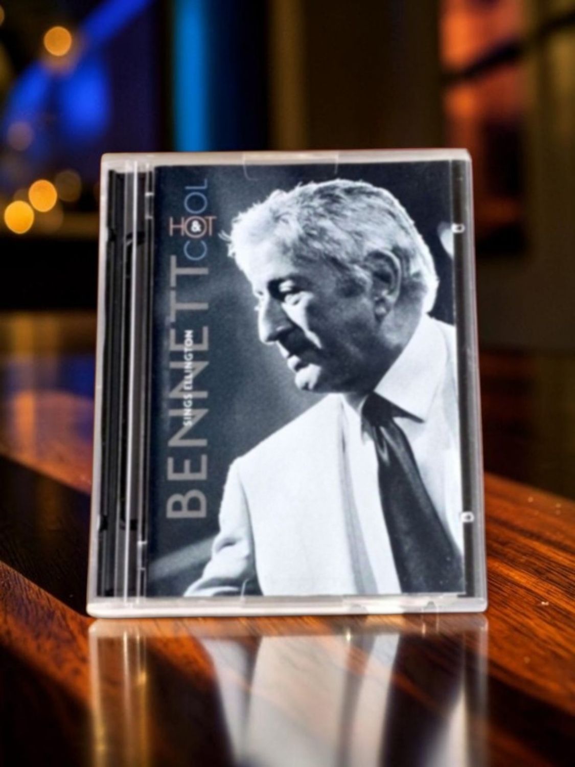 Tony Bennett - Hot +  Cold
