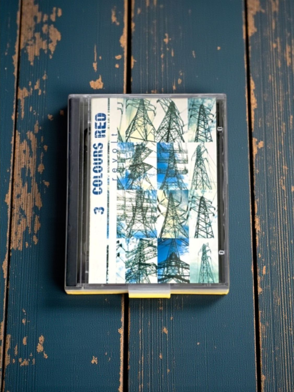 3 Colours Red - Revolt