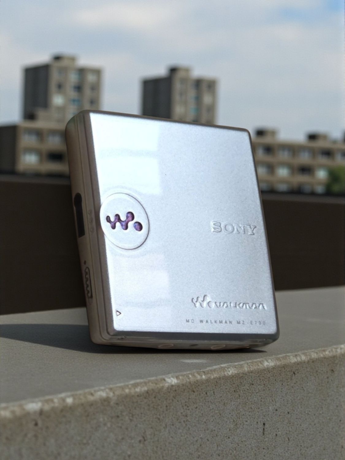 Recoloured Sony Glossy Silver MZ-E730