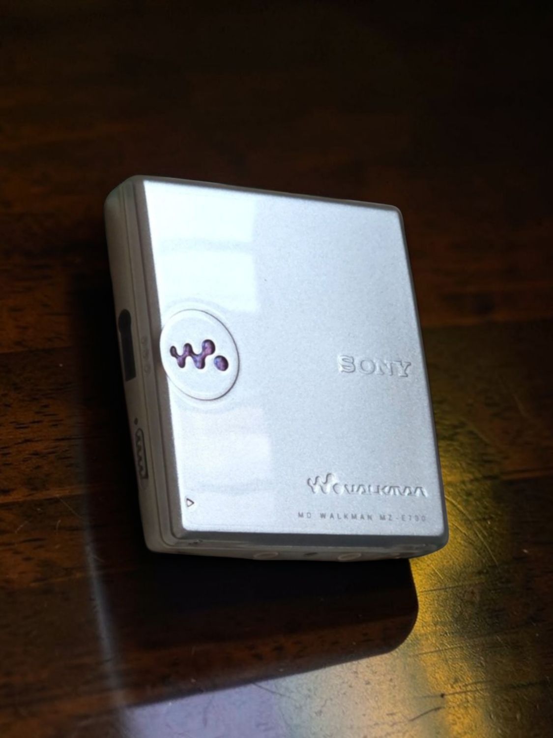 Recoloured Sony Glossy Silver MZ-E730