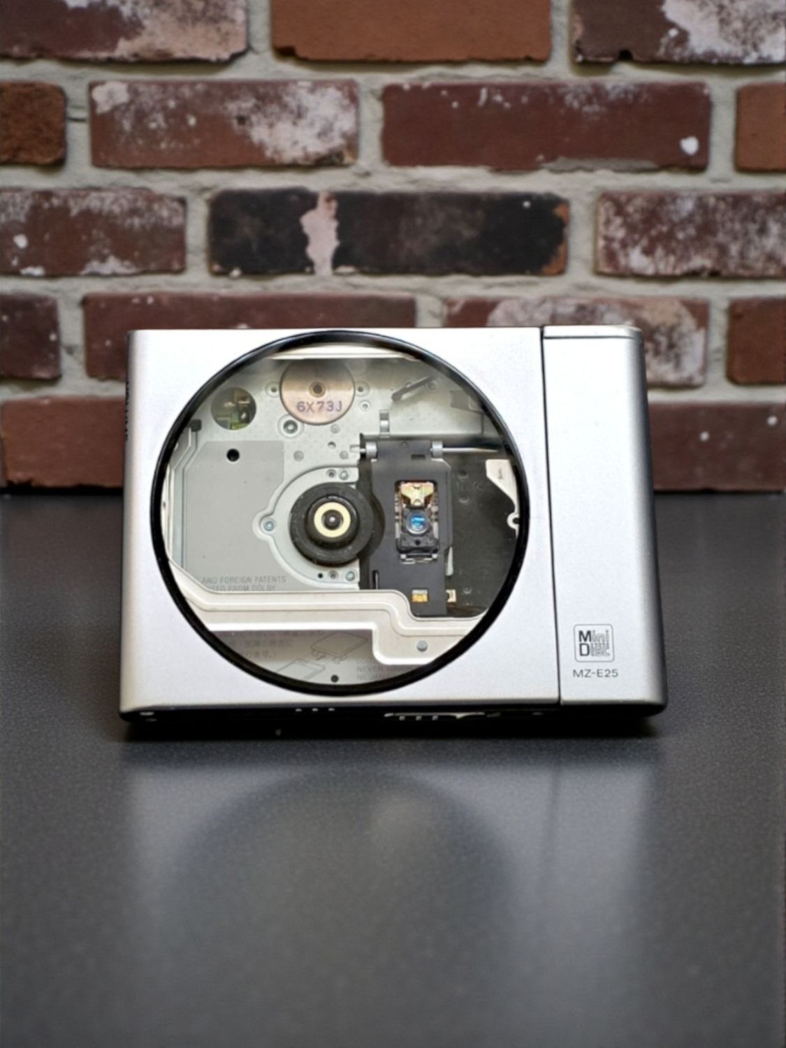 Sony MZ-E25 with circular Clear Front Window