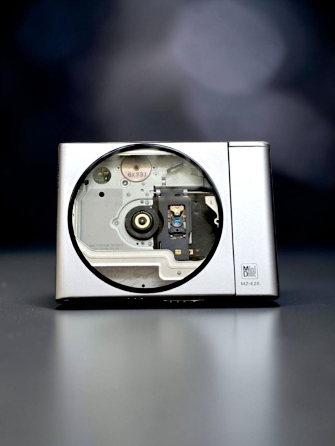 Sony MZ-E25 with circular Clear Front Window