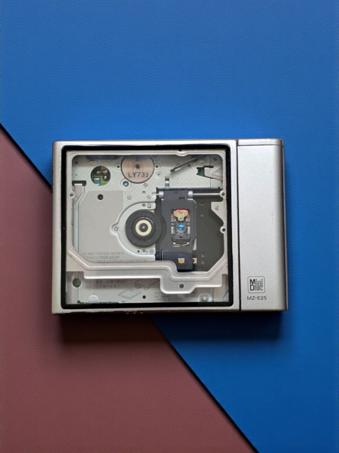 Sony MZ-E25 with Rectangular Clear Front Window