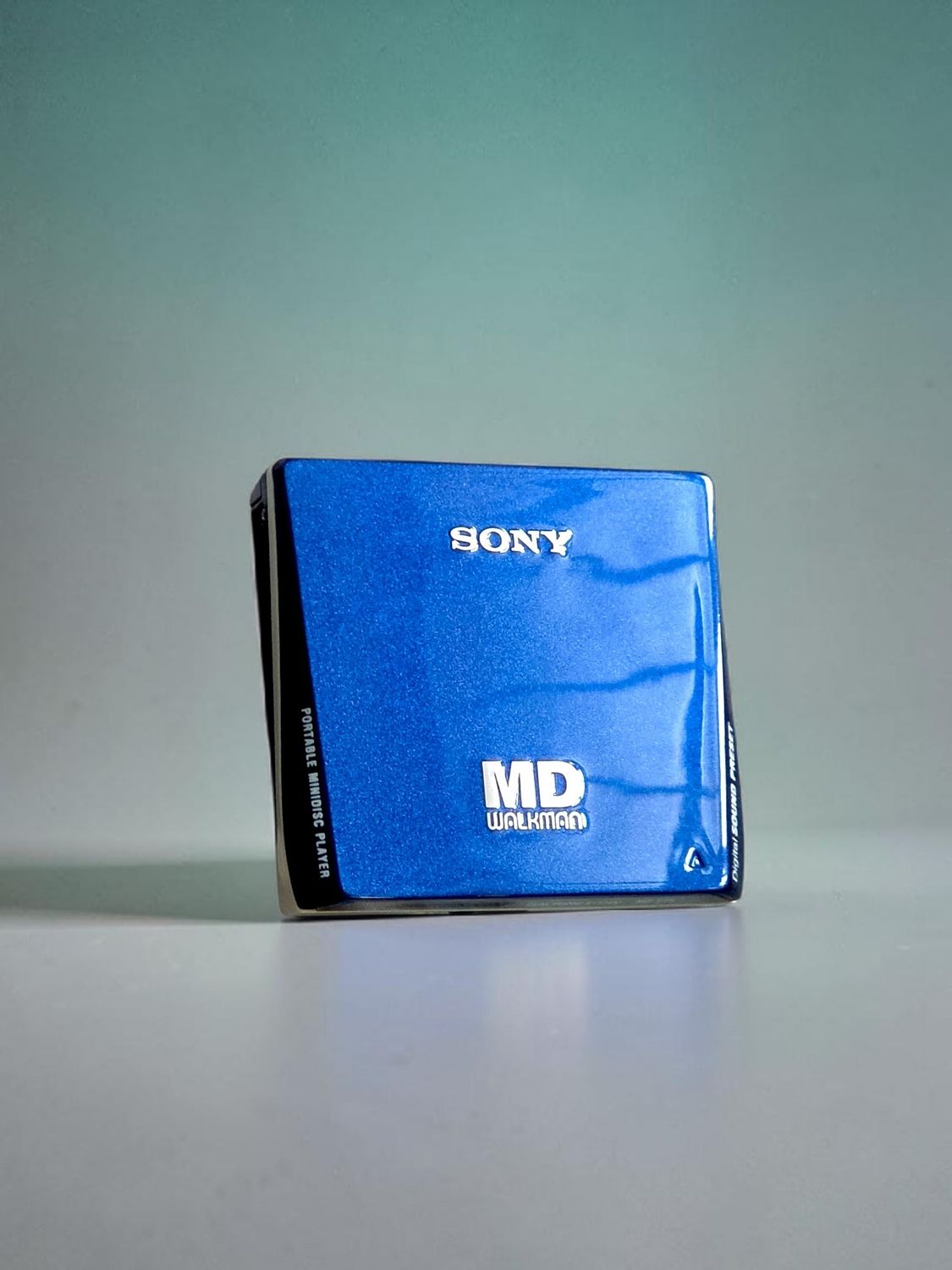 Recoloured Royal Blue Sony MZ-E75