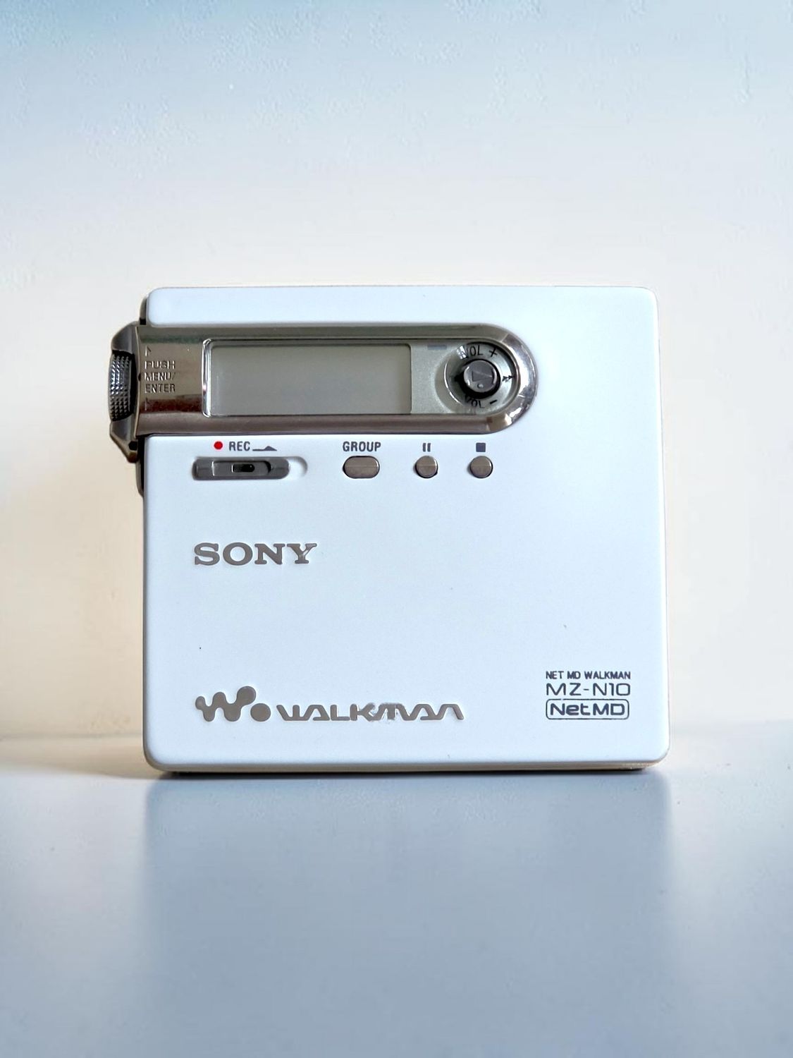 Recoloured White Sony MZ-N10