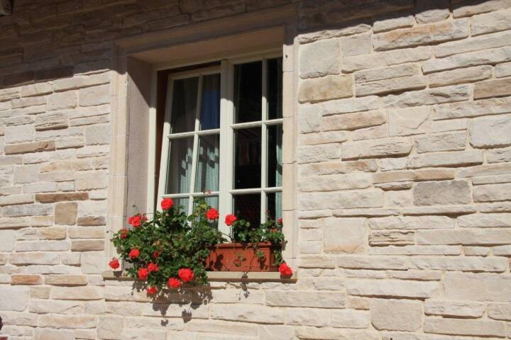FENSTERRAHMUNG