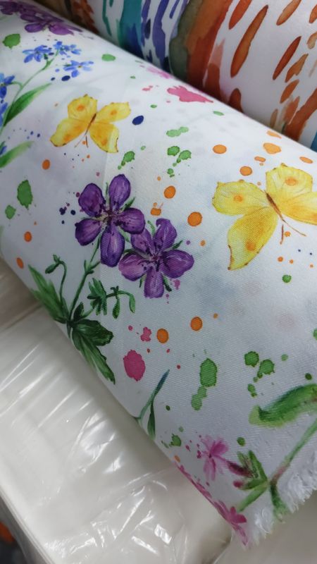 GABARDINA ANTI MANCHA ESTAMPADA