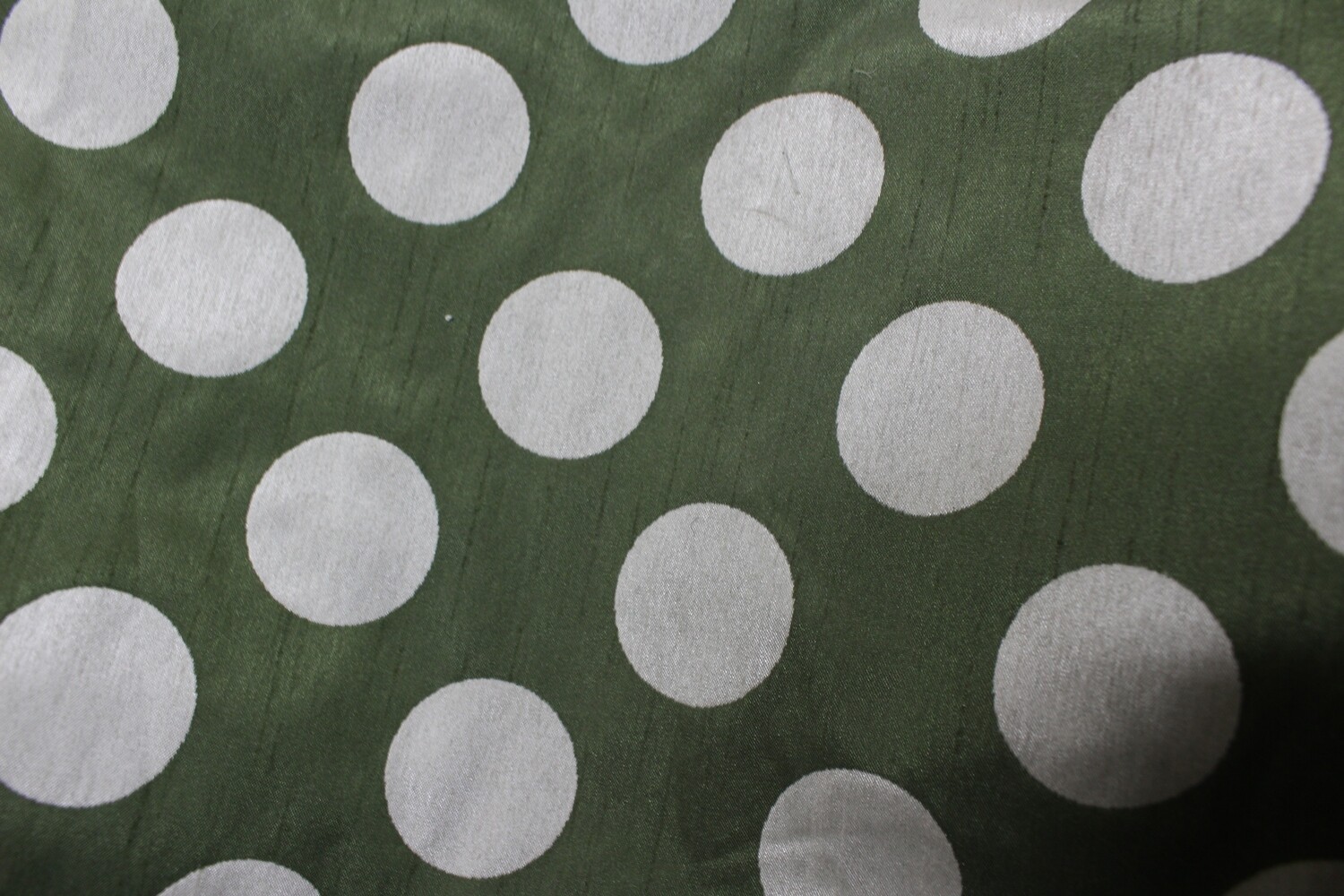 SEDA SHANTU TIBET VERDE ACEITUNA C/ LUNARES BLANCO
