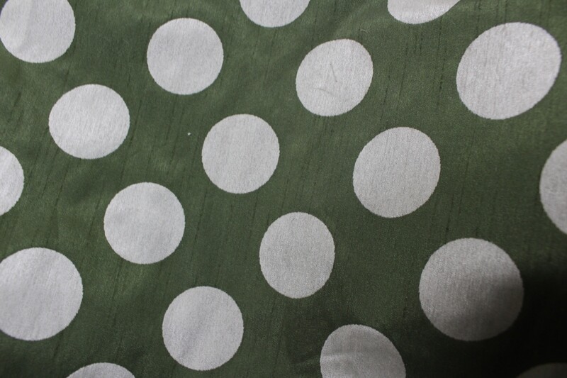 SEDA SHANTU TIBET VERDE ACEITUNA C/ LUNARES BLANCO